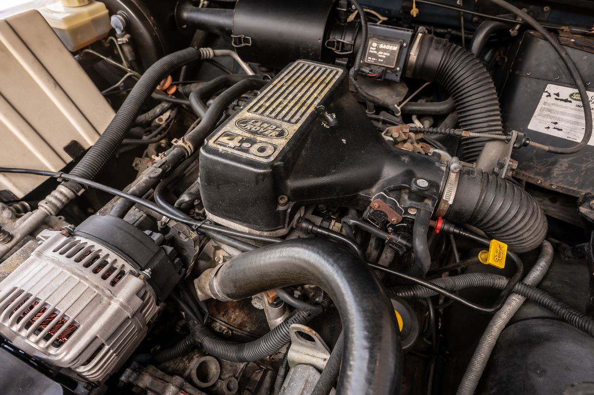 50th 366 CSG Automotive Land Rover Specialists 4415