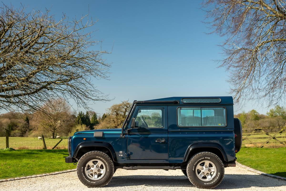 50th 366 CSG Automotive Land Rover Specialists 9074