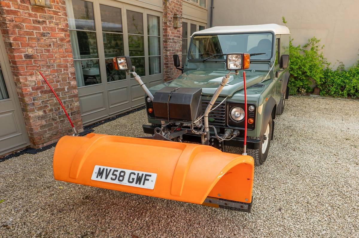 MV58GWF Kewsick Green Plough CSG Automotive Land Rover Specialists 4692