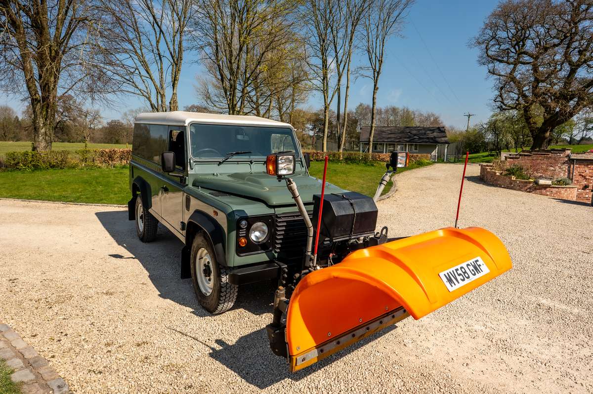 MV58GWF Kewsick Green Plough CSG Automotive Land Rover Specialists 4878