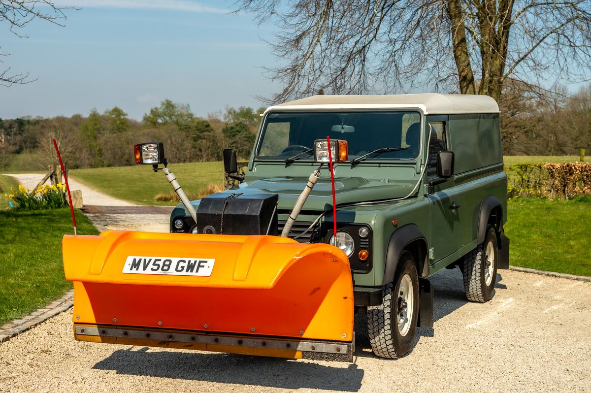 MV58GWF Kewsick Green Plough CSG Automotive Land Rover Specialists 9575