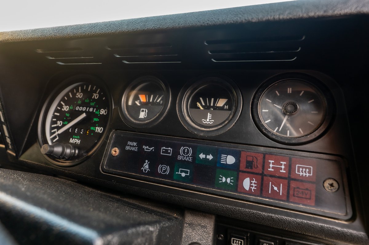 P423SUM CSG Automotive Land Rover Specialists 3830